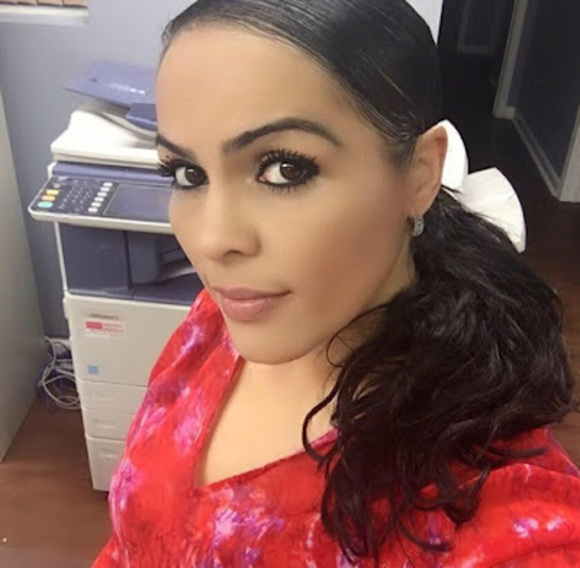 Meet your Posher, Glenis - Picture 1 of 1